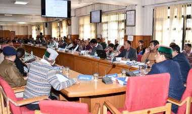 विभिन्न योजनाओं का समयबद्ध कार्यान्वयन आवश्यक - डॉ. शांडिल