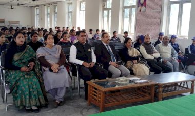 संविधान दिवस पर धनेटा कालेज में बताए मौलिक अधिकार और कर्तव्य