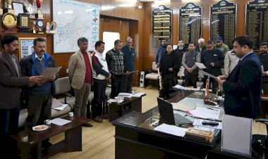 उपायुक्त ने संविधान दिवस पर दिलाई शपथ