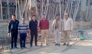 टीसीपी के अधिकारियों ने पुलिस की मौजूदगी में रुकवाये निर्माण कार्य