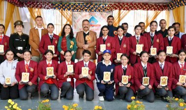 शिक्षा मंत्री ने पोर्टमोर स्कूल में नवाजी प्रतिभावान एवं मेधावी छात्राएं