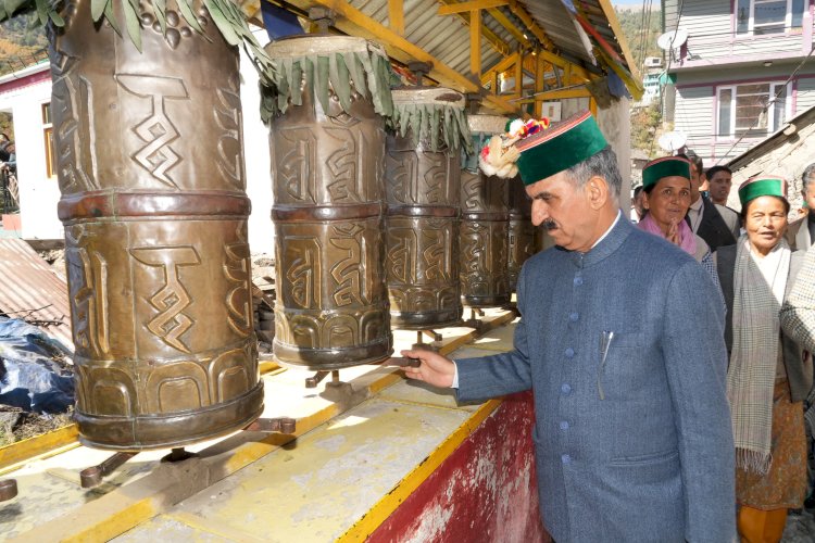 मुख्यमंत्री ने कल्पा में बालिका आश्रम का दौरा किया