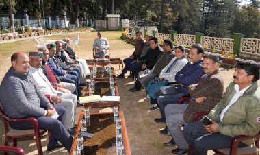 मुख्यमंत्री ने जिला कांगड़ा के वरिष्ठ कांग्रेस नेताओं के साथ की चर्चा कांगड़ा जिला का विकास राज्य सरकार की प्राथमकिताः मुख्यमंत्री