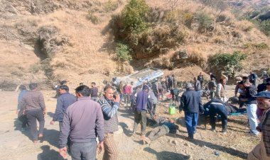 आनी के श्वाड-निग़ान सड़क मार्ग पर बस दुर्घटना , राहत एवं बचाव कार्य जारी