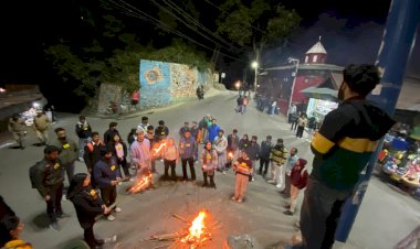 गेस्ट फैकल्टी भर्तियों के निर्णय के विरोध में विद्यार्थी परिषद ने निकाली मशाल यात्रा