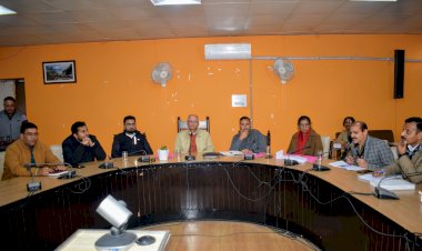 राज्य चुनाव आयुक्त ने आगामी पंचायती राज संस्थाओं एवं शहरी निकाय चुनावों की तैयारियों के लिए  बैठक आयोजित की