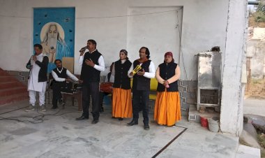 नुक्कड़ नाटकों के जरिए लोगों को दी सरकारी योजनाओं की जानकारी