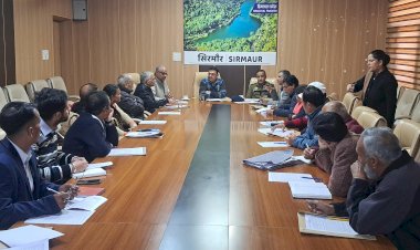 एडीएम ने की प्रधानमंत्री नया 15 सूत्रीय कार्यक्रम की जिला स्तरीय बैठक की अध्यक्षता