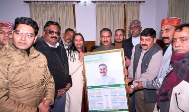 मुख्यमंत्री ने कांगड़ा सहकारी प्राथमिक कृषि एवं ग्रामीण विकास बैंक का कैलेंडर जारी किया