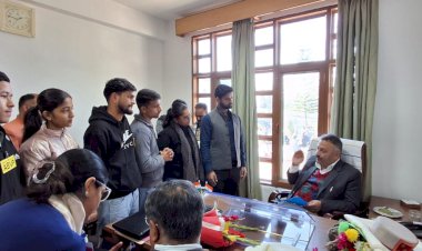 शिक्षा मंत्री रोहित ठाकुर  को सौंपा मांग पत्र - नैंसी अटल