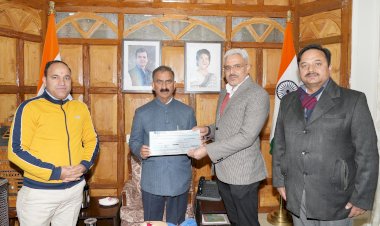 ग्रीनको ने मुख्यमंत्री को 1.35 करोड़ रुपये का चेक भेंट किया
