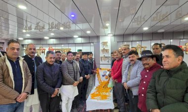 हमीरपुर के गांधी चौक पर कांग्रेस पार्टी द्वारा पूर्व प्रधानमंत्री डॉ. मनमोहन सिंह के लिए श्रद्धांजलि सभा का आयोजन