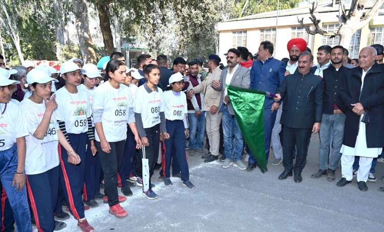 मुख्यमंत्री ने ‘नशा मुक्त इंदौरा’ जागरूकता रैली को हरी झंडी दिखाकर किया रवाना