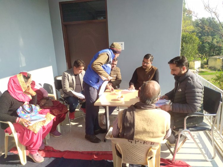 ग्राम पंचायत कियाराबाग में भी किया जनसमस्याओं का निवारण