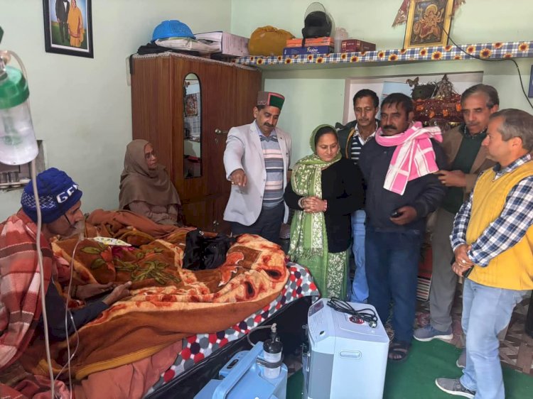 शाहपुर के रजनीश के लिए राहत की सांस लेकर आए केवल पठानिया’, ’फेफड़ों की बीमारी का पता चलते ही घर पहुंचाया ऑक्सीजन कंसंट्रेटर’