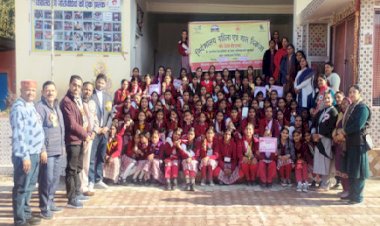 चौड़ू स्कूल की छात्राओं को बताया मासिक धर्म स्वच्छता का महत्व