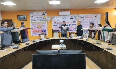 उपायुक्त ने सड़क सुरक्षा को लेकर दिलाई शपथ,  जिला में 31 जनवरी तक आयोजित होंगी विभिन्न गतिविधियां और कार्यक्रम