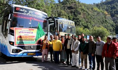 विधानसभा उपाध्यक्ष ने अयोध्या भ्रमण के लिए महिला कांग्रेस दल को हरी झंडी दिखा किया रवाना