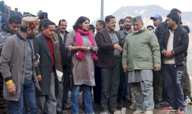 उपायुक्त ने किया तांदी गांव में आगज़नी की घटना से प्रभावित गांव का दौरा