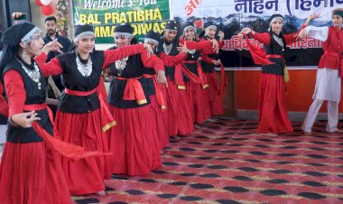 रंगारंग सांस्कृतिक कार्यक्रमों के साथ नवाजे गये मेधावी विद्यार्थी, ए वी एन सीनियर सेकेंडरी स्कूल का वार्षिक समारोह सम्पन्न ......