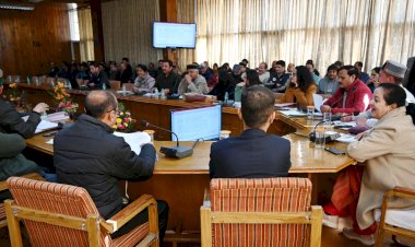 जनकल्याण से संबंधित कार्यों को गंभीरता से लें अधिकारी - चंद्रप्रभा नेगी