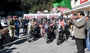 सड़क सुरक्षा माह  के तहत बाईक रैली का आयोजन, उपायुक्त व पुलिस अधीक्षक ने दी हरी झंडी