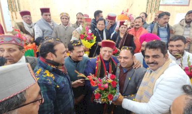 भाजपा प्रदेश अध्यक्ष डॉ राजीव बिंदल का कार्यकर्ताओं ने बनाया जन्मदिन, सोलन व शिमला से बाजे गाजे के साथ पहुंचे कार्यकर्ता