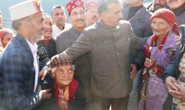 मुख्यमंत्री ने तांदी में आग से प्रभावित घटनास्थल का दौरा किया