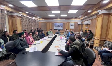 उपायुक्त किन्नौर ने खंड विकास एवं जिला विकास कार्यालय की समीक्षा बैठक ली