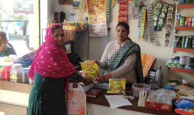 सफलता की कहानी     डिपुओं में हाथों-हाथ बिक रहा है हिम मक्की आटा... भ्याड़ की सहकारी सभा ने ऑनलाइन शॉपिंग सुविधा आरंभ करके पेश की एक मिसाल