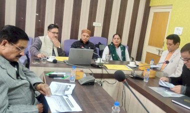 कार्यवाहक डीसी ने की महिला एवं बाल विकास योजनाओं की समीक्षा