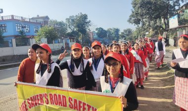 सड़क सुरक्षा को लेकर छात्रों ने निकली रैली, आरटीओ ने की शिरकत