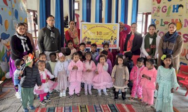 हमीरपुर की बेटियों ने केक काटकर मनाया राष्ट्रीय बालिका दिवस