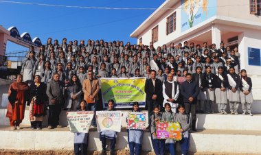 झगड़यानी स्कूल की छात्राओं को बताया मासिक धर्म स्वच्छता का महत्व