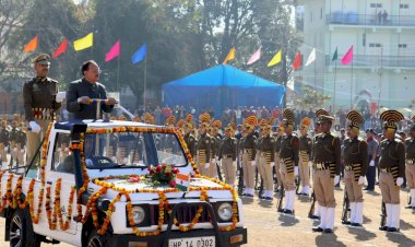 नाहन चौगान में उद्योग मंत्री ने ध्वजारोहण कर भव्य परेड की ली सलामी