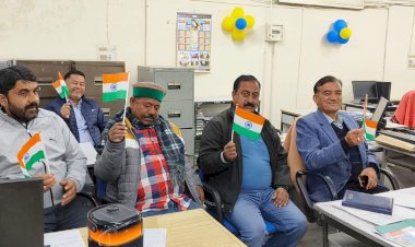 गणतंत्र दिवस पर 35 अभिकर्ता सम्मानित.. अलग-अलग प्रतियोगिताओं के विजेता अभिकर्ता हुए सम्मानित