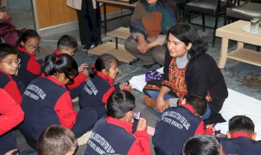 चंद्र आभा मैमोरियल स्कूल के 10 दिव्यांग  छात्रों को डीसी कुल्लू ने वितरित किए लेपटॉप...