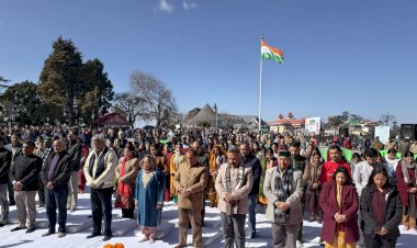गांधी जी ने दिखाया सत्यनिष्ठा एवं अहिंसा का मार्ग, विधानसभा अध्यक्ष ने अन्य गणमान्यों के साथ दी महात्मा गांधी को श्रद्धांजलि