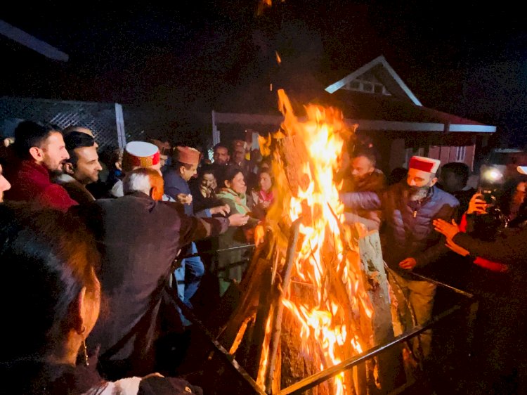 समर्थकों कार्यकर्ताओं और नेताओं के साथ जयराम ठाकुर ने मनाया लोहड़ी का पर्व