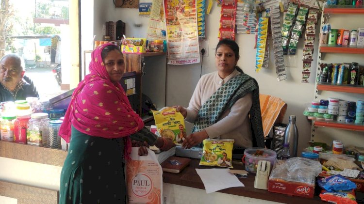 सफलता की कहानी     डिपुओं में हाथों-हाथ बिक रहा है हिम मक्की आटा... भ्याड़ की सहकारी सभा ने ऑनलाइन शॉपिंग सुविधा आरंभ करके पेश की एक मिसाल