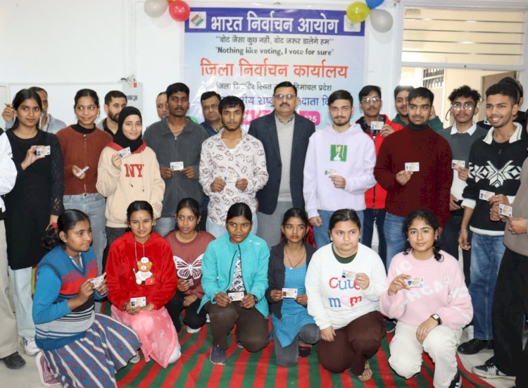 मजबूत लोकतंत्र के लिए हर व्यस्क का मतदान करना संवैधानिक अधिकार व नैतिक कर्तव्य