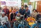 उपायुक्त ने दिव्यांगजनों को वितरित की ट्राई साइकिलें