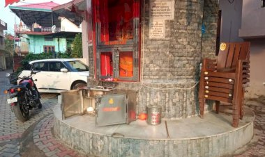 सुजानपुर वार्ड नंबर 9 में बने हनुमान मंदिर में चोरी शरारती तत्व दान पात्र से चुरा ले गए नगदी