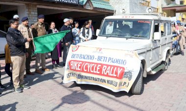 बेटी बचाओ बेटी पढाओ योजना के दस वर्ष पूर्ण होने पर विभाग द्वारा बाइक रैली का आयोजन