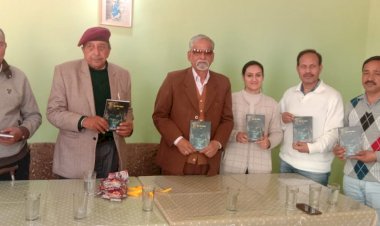 नासिर यूसुफजई के तीसरे गजल संग्रह धूप का सफर का पूर्व विधायक कंवर अजय बहादुर सिंह ने किया विमोचन