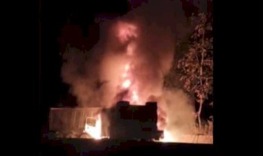 मटक माधुरी के नजदीक तड़के ट्रक-डंपर की भीषण टक्कर , आग लगी, पांवटा निवासी चालक हादसे का हुआ शिकार