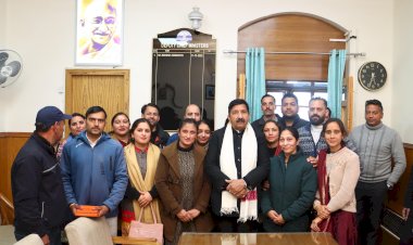 उप-मुख्यमंत्री से मिले ड्राइंग मास्टर (पोस्ट कोड-980) के अभ्यर्थीे