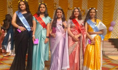 देवांशी मिस फेयरवैल और आस्था मिस पर्सनैल्टी बनीं. गर्ल्स स्कूल में आयोजित किया गया समारोह