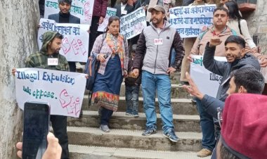 एसएफआई हिमाचल प्रदेश राज्य कमेटी के आह्वान पर प्रदेश के विभिन्न महाविद्यालय में संजौली कॉलेज से 6 छात्रों के अवैध निष्कासन के खिलाफ धरना प्रदर्शन किया