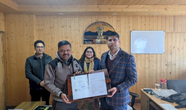 ग्रामीण विकास विभाग और अल्ट्राटेक सीमेंट ने गैर पुनर्चक्रण योग्य प्लास्टिक अपशिष्ट प्रबंधन के लिए समझौता ज्ञापन किया हस्ताक्षरित